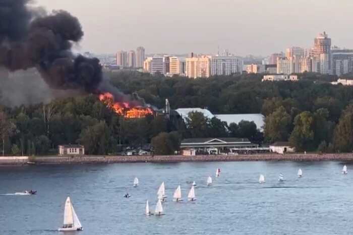 У Санкт-Петербурзі палає Sport Palace