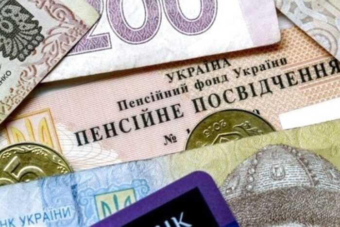 Уряд спростив отримання пенсій для переселенців, українців за кордоном та на окупованих територіях