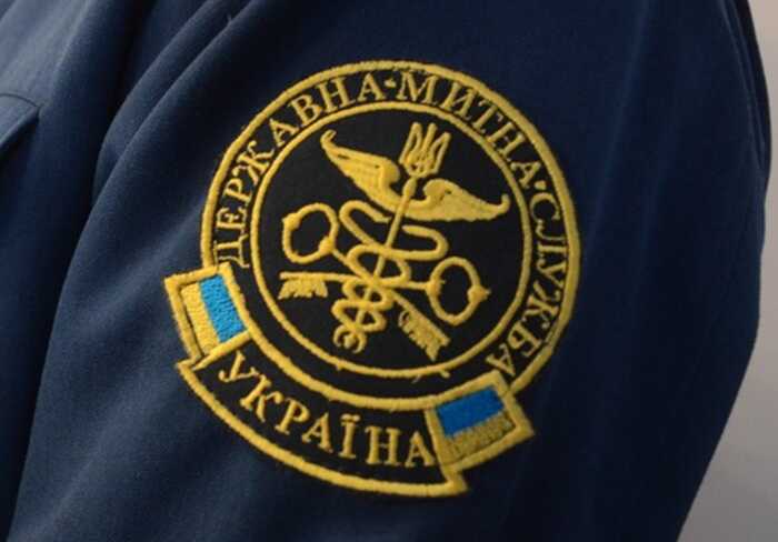 Дружина київського митника Чіхіна задекларувала 123 тисячі доларів готівкою та 4 квартири