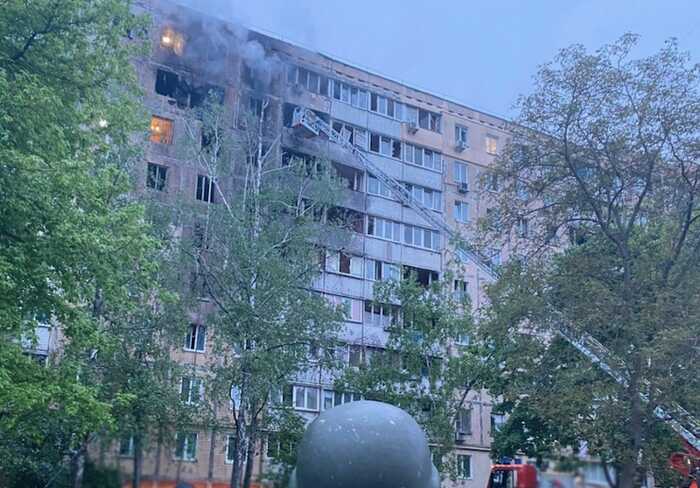 Росія вночі атакувала Київ балістичною ракетою та 28 дронами