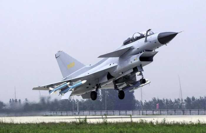 Китайський винищувач J-10C став загрозою для західних винищувачів